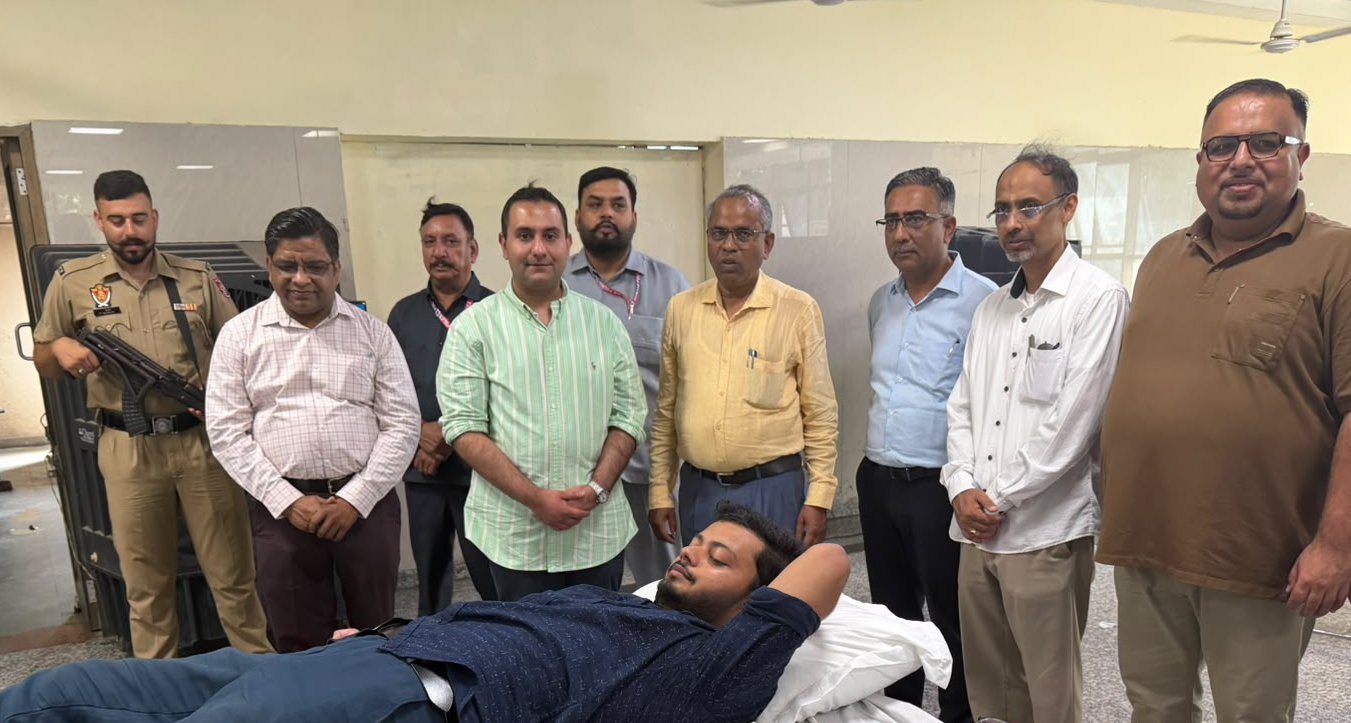 NIT Jalandhar Organizes Blood Donation Camp to Commemorate 45th Death Anniversary of Amar Shaheed Lala Jagat Narain Ji