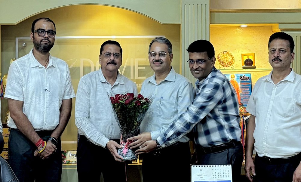Dr. Sandeep Vij assumes charge as Director-cum-Principal of Daviet, Jalandhar
